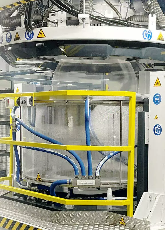 Duet gelingt mit der EVO Aqua Cool Technologie der Schritt vom Converter zum Folienhersteller