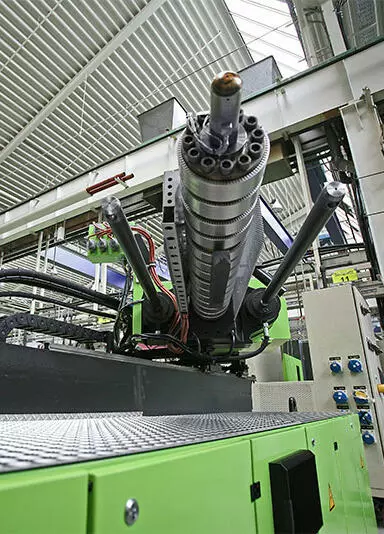 Robust enough for recyclate: Engel opts for wear-resistant components from Reifenhäuser Reiloy